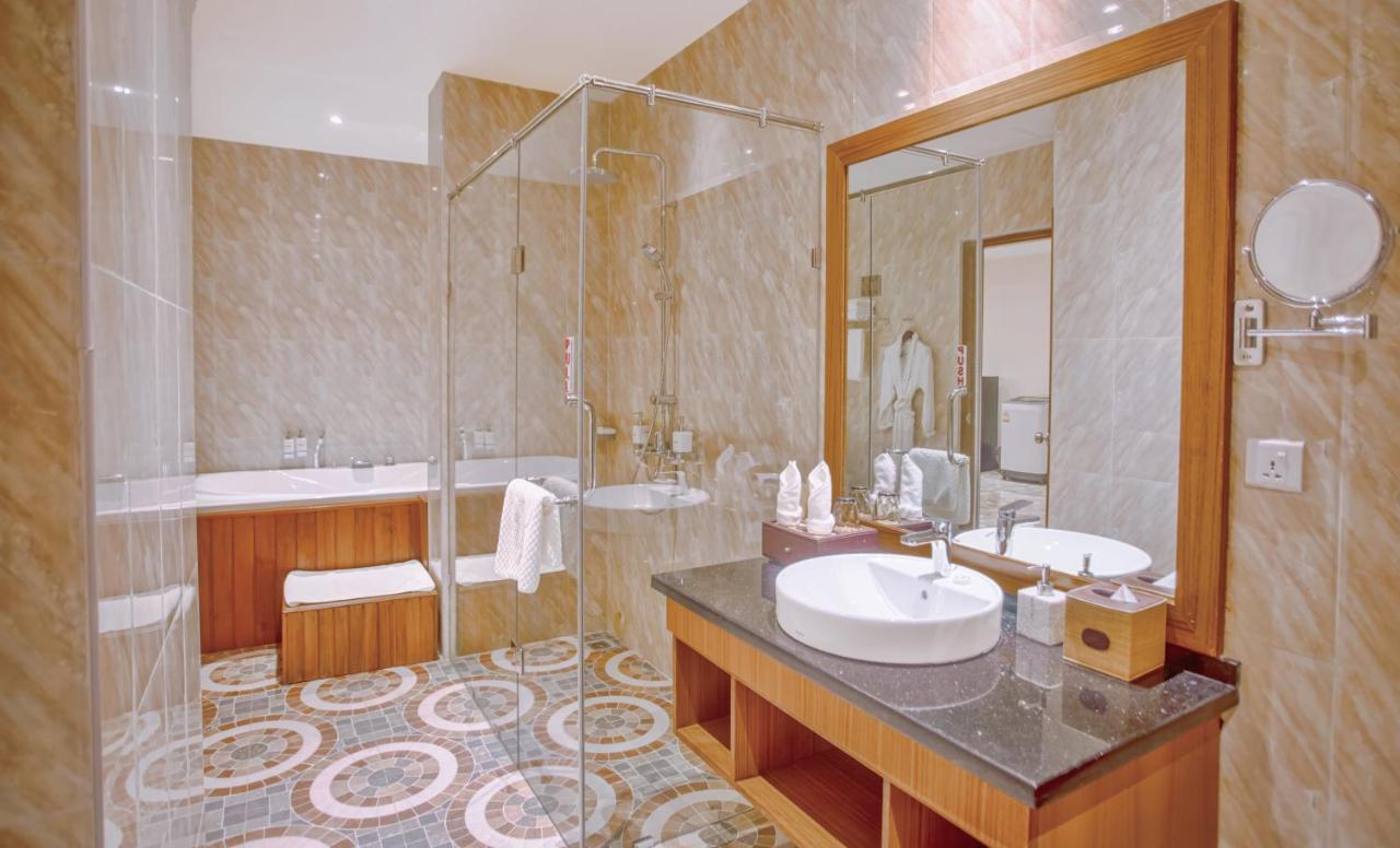 Sunset Palace View Suites Mandalay Exterior foto